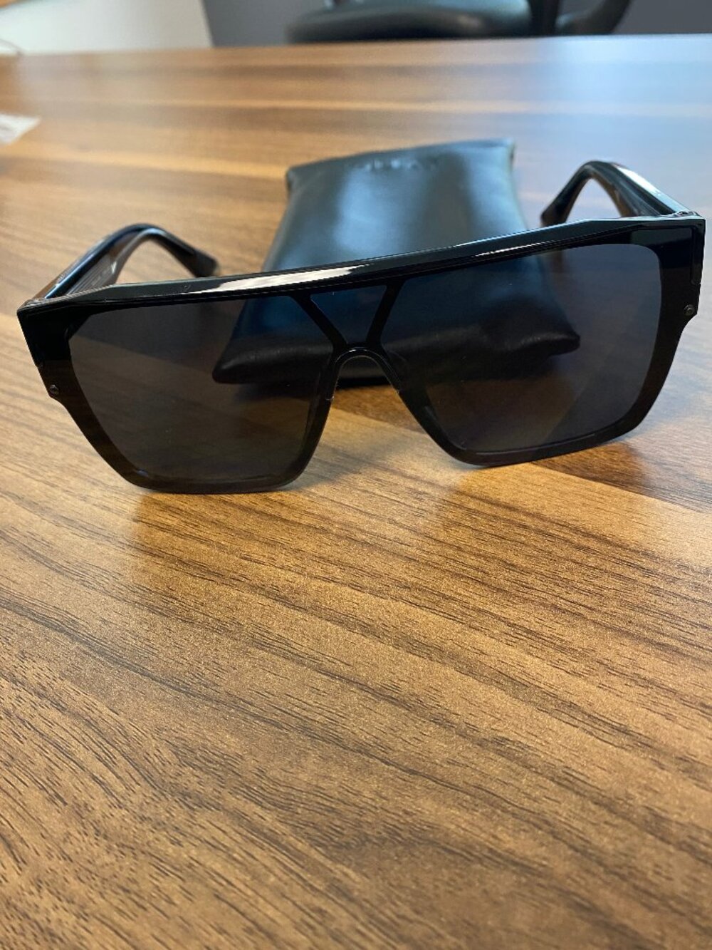Quay square sunglasses